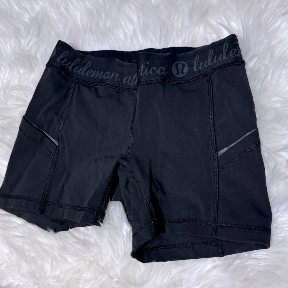 Lululemon black shorts size‎ 4